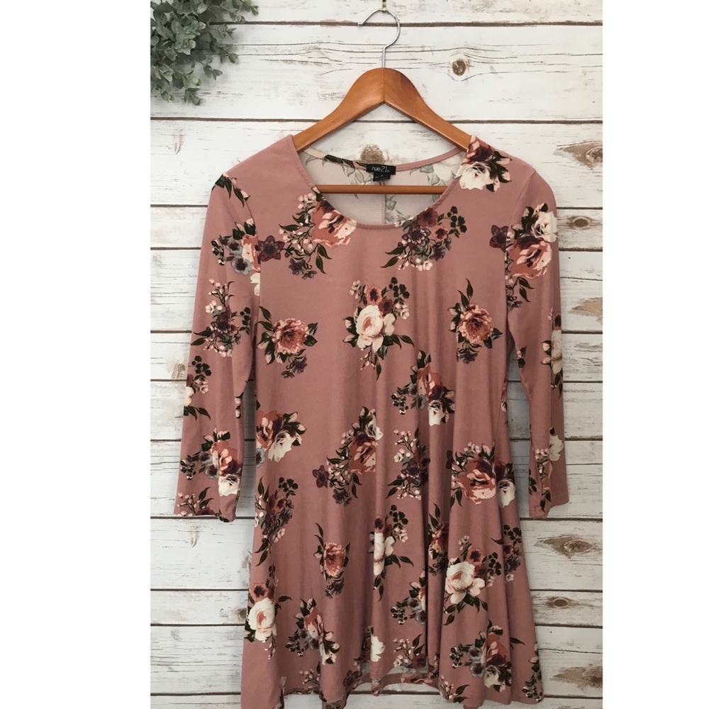 Rue 21 size medium pink floral stretch dress